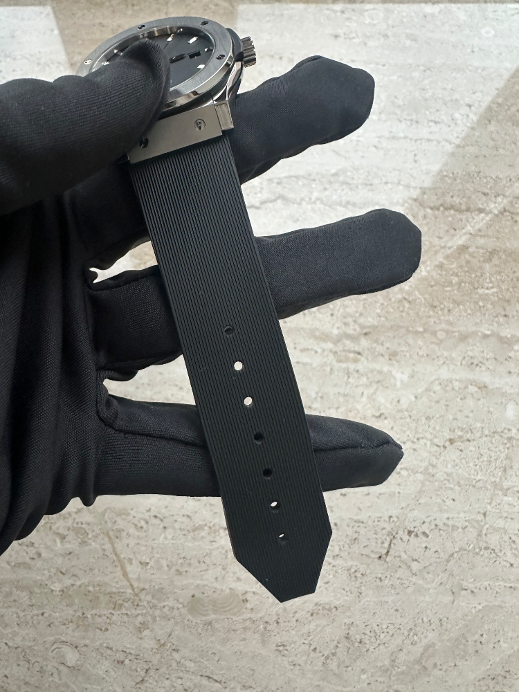 Часы Hublot Classic Fusion Titanium 542.NX.1171.RX