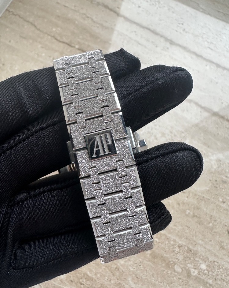Часы AUDEMARS PIGUET ROYAL OAK CHRONOGRAPH SPECIAL EDITION 26240BC.GG.1324BC.02