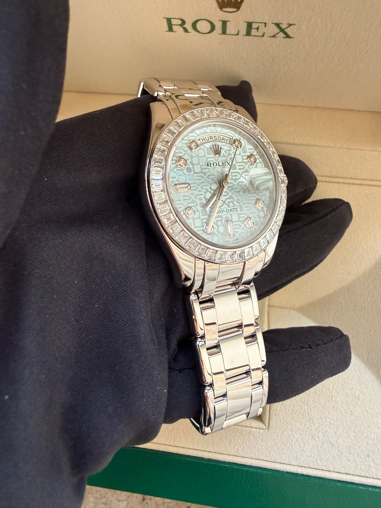 Часы Rolex Day-Date 39 mm Perlmaster 18946