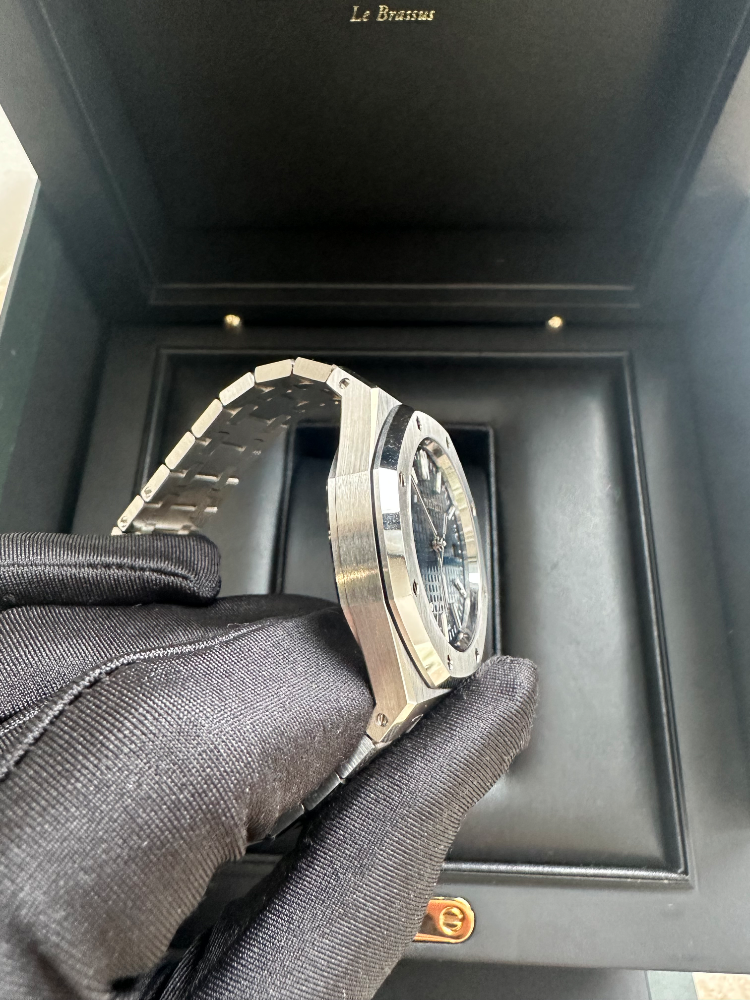 Часы AUDEMARS PIGUET ROYAL OAK 37 mm 15550ST.OO.1356ST.06