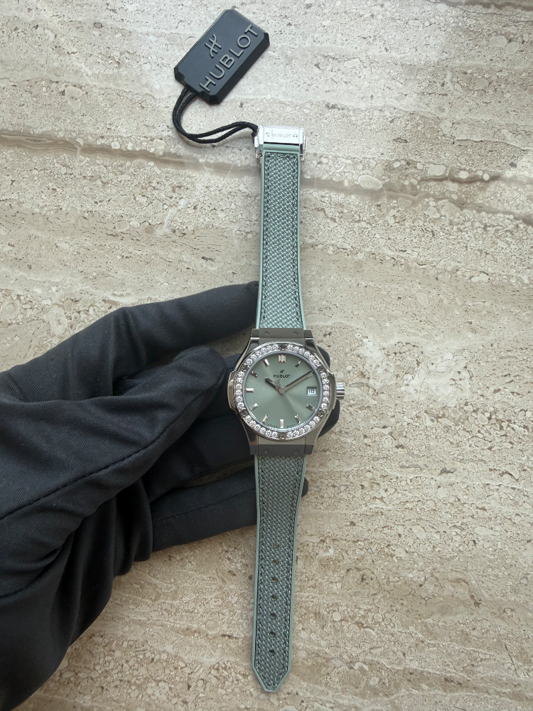 Часы Hublot CLASSIC FUSION 581.NX.891G.NR.1104