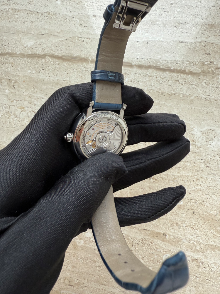 Часы Jaquet Droz Petite Heure Minute J005000270