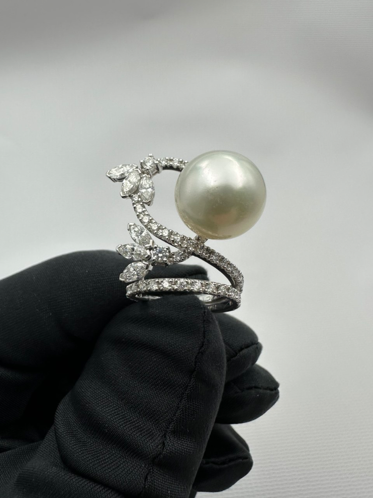 Кольцо с бриллиантом Shreiner КОЛЬЦО С ЖЕМЧУГОМ И БРИЛЛИАНТАМИ.