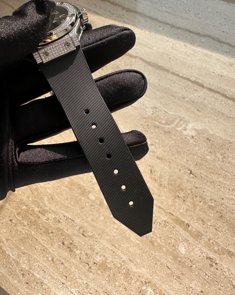 Часы Hublot Big Bang Steel Pave 38mm 361.SX.1270.RX.1704