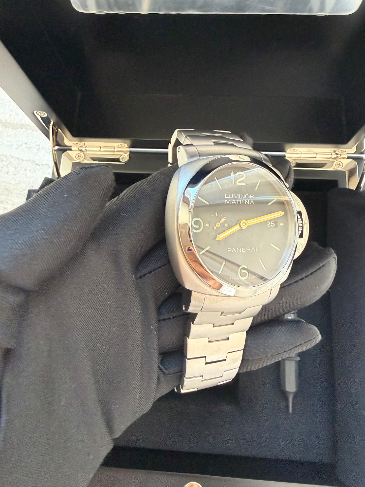 Часы Panerai Luminor 1950 3 Days Titanium 44 mm PAM00352