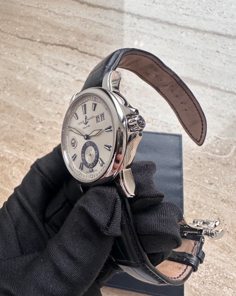 Часы Ulysse Nardin Dual Time 42 mm 243-55