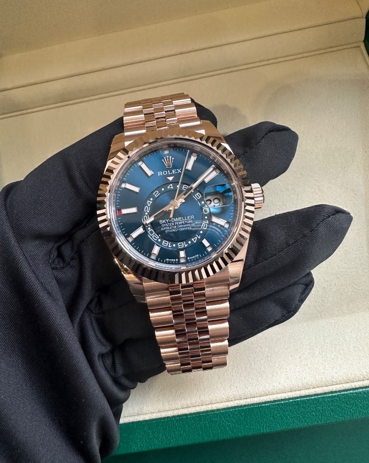 Часы Rolex Sky-Dweller Oyster 42 mm Everose-Gold 336935
