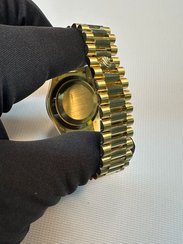Часы Rolex Day-Data 40 mm Yellow Gold 228348RBR-0008