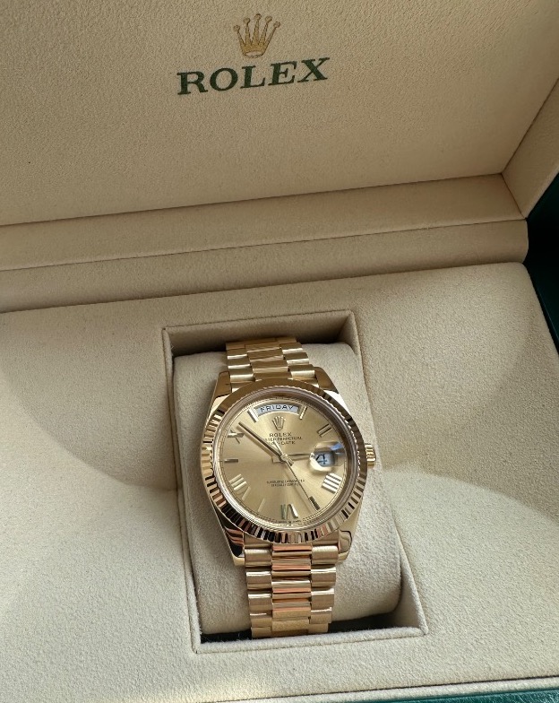 Часы Rolex Day-Date 40 mm 228238