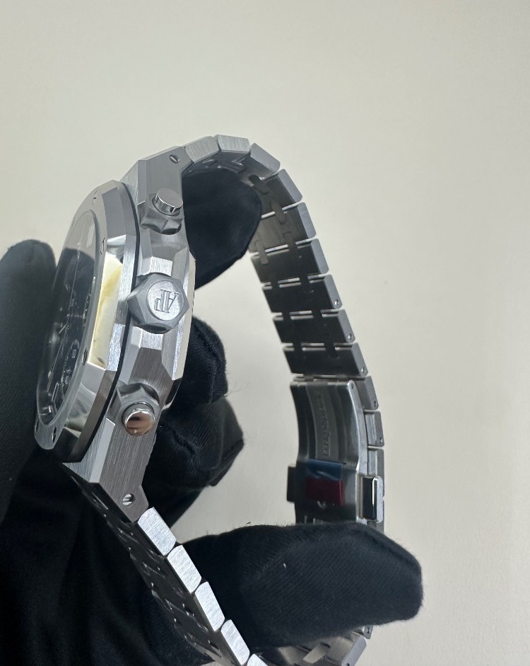 Часы AUDEMARS PIGUET ROYAL OAK SELFWINDING CHRONOGRAPH 26240ST.OO.1320ST.05