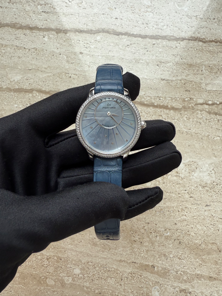 Часы Jaquet Droz Petite Heure Minute J005000270