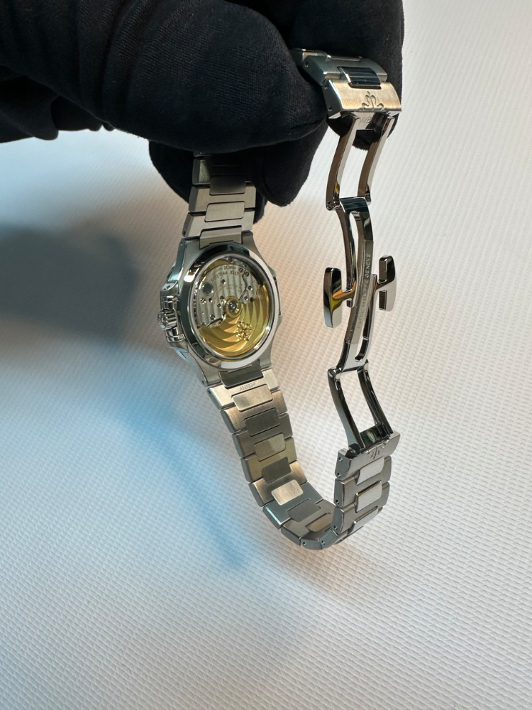 Часы Patek Philippe Nautilus Lady 7118/1A-001
