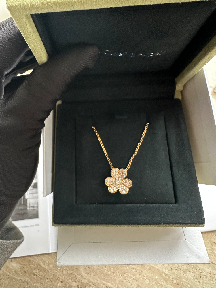 Колье Van Cleef & Arpels Frivole pendant small model VCARP2V100