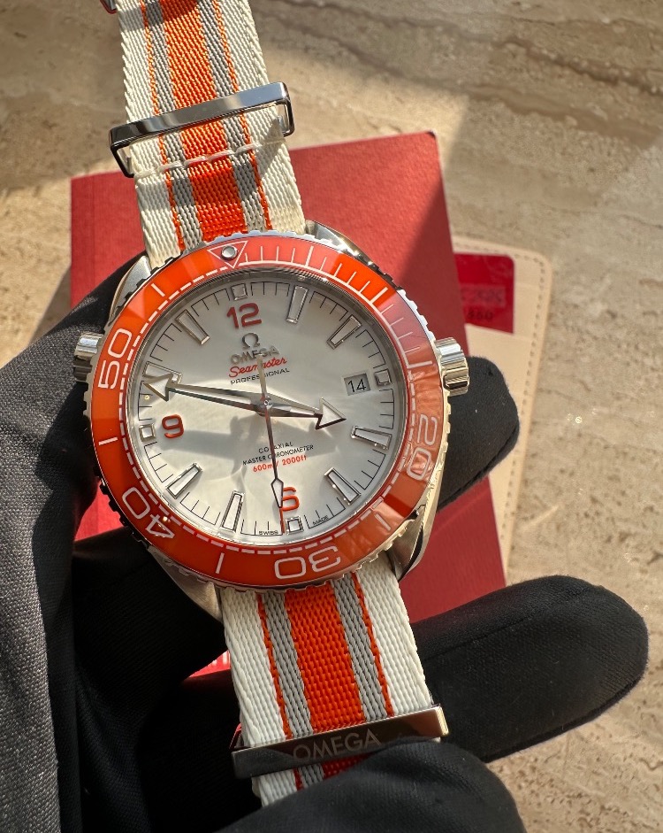 Часы Omega Seamaster Planet Ocean 600m 215.30.44.21.04.001