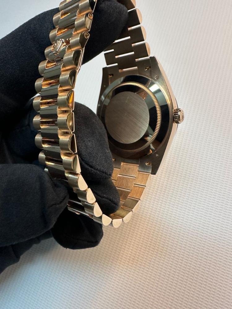 Часы Rolex Day-Date 40 mm Everose Gold 228235-0003