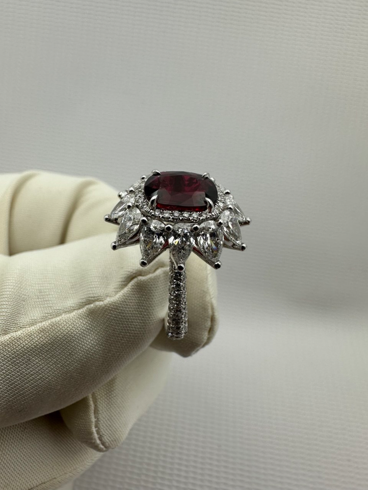 Кольцо No name с рубином 2.00ct и бриллиантами.