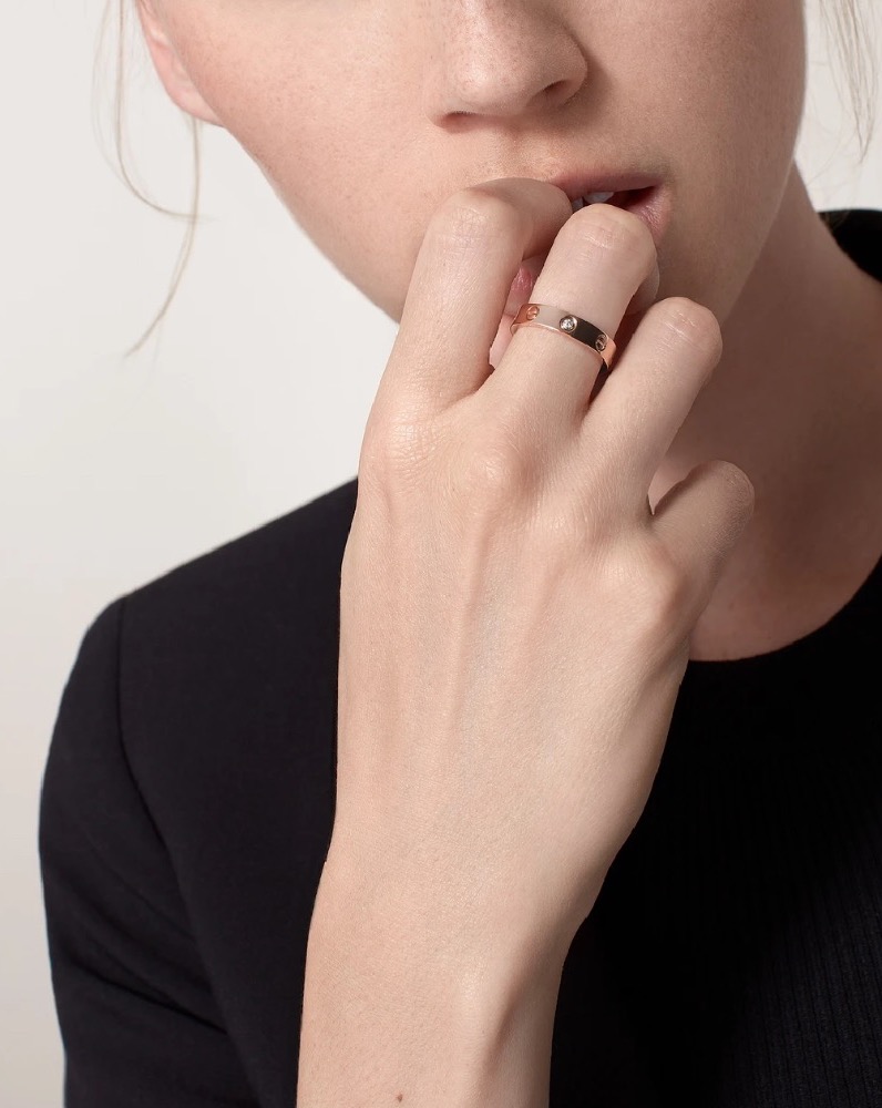 Кольцо Cartier LOVE RING SMALL MODEL 1 DIAMOND B4050752