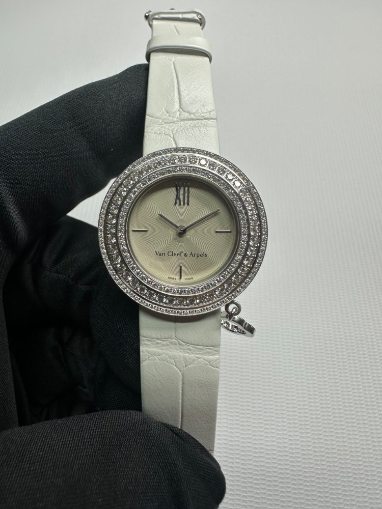 Часы Van Cleef & Arpels Charms Womens Watch VCARM95300