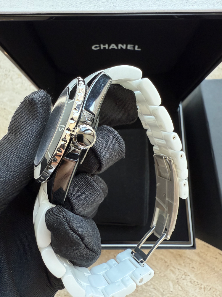 Часы Chanel J12 PARADOXE CALIBER 12.1 38 ММ