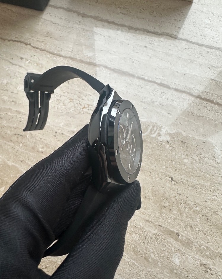 Часы Hublot Classic Fusion Black Magic 525.CM.0170.RX