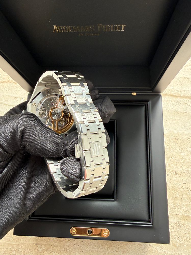 Часы AUDEMARS PIGUET Royal Oak Selfwinding 41 mm 15500ST.OO.1220ST.01