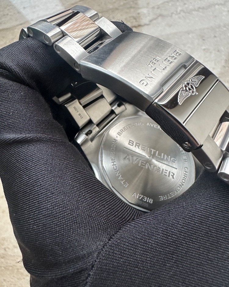 Часы Breitling AVENGER AUTOMATIC 43mm A17318101C1A1