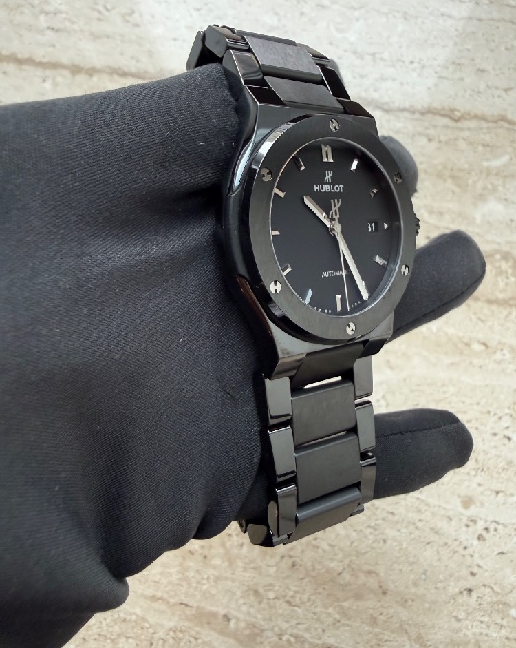 Часы Hublot Classic Fusion Automatic 42mm 548.CM.1170.CM