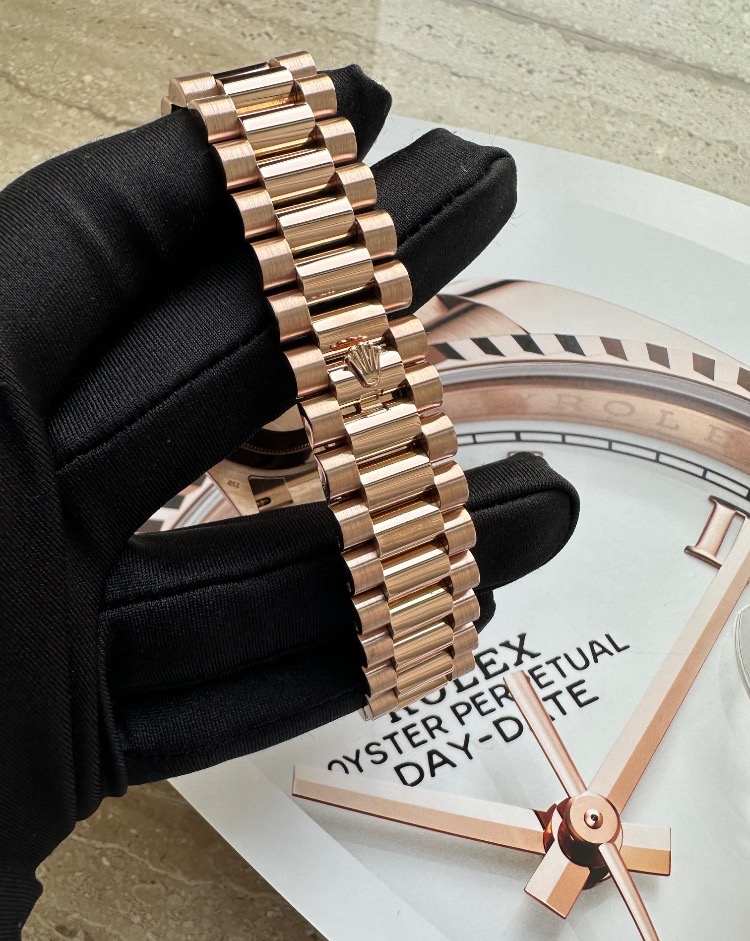 Часы Rolex Day-Date 41 Black Dial Rose Gold 218235