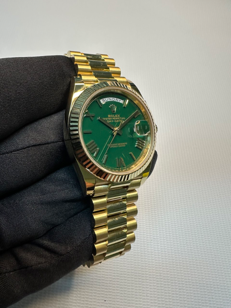 Часы Rolex Day-Date 40 mm Yellow Gold 228238-0061