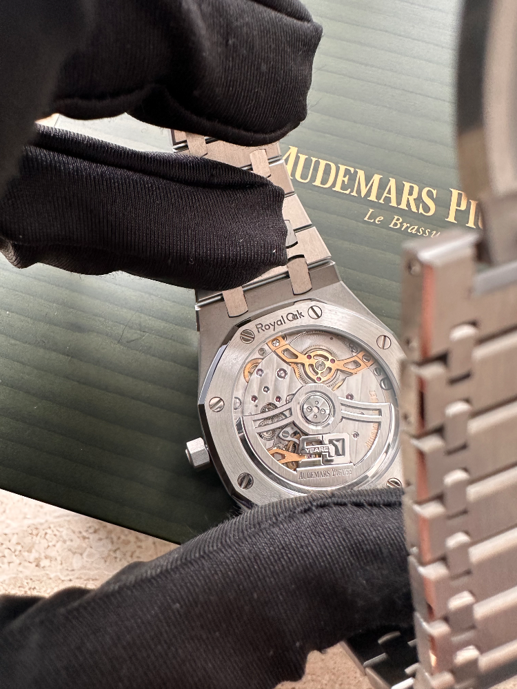 Часы AUDEMARS PIGUET ROYAL OAK JUMBO EXTRA-THIN 50TH ANNIVERSARY 39мм 16202ST.OO.1240ST.01