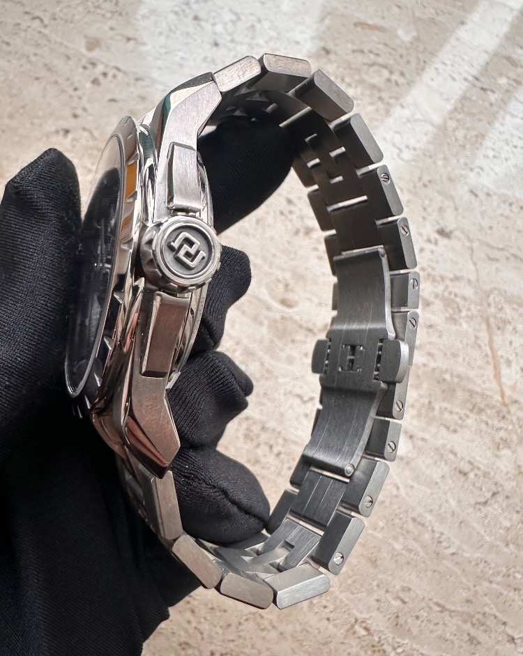 Часы Roger Dubuis EXCALIBUR MONOBALANCIER TITANIUM DBEX0956 42mm Automatic self-winding