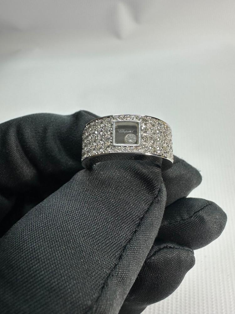 Кольцо с бриллиантом Chopard HAPPY DIAMONDS