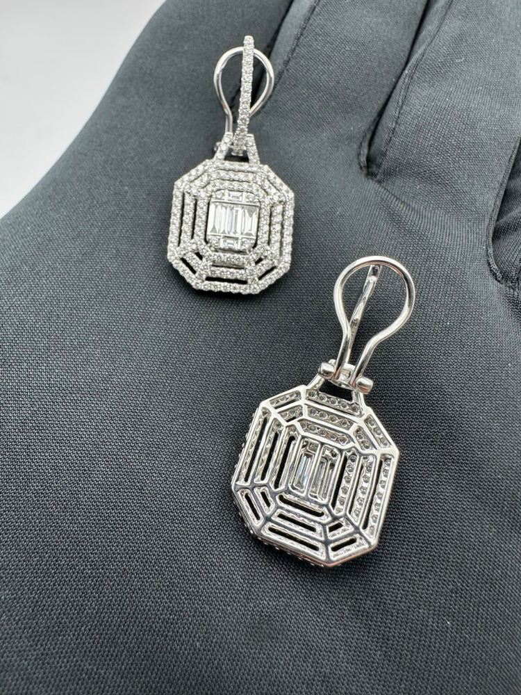 Серьги RALFDIAMONDS с бриллиантами.