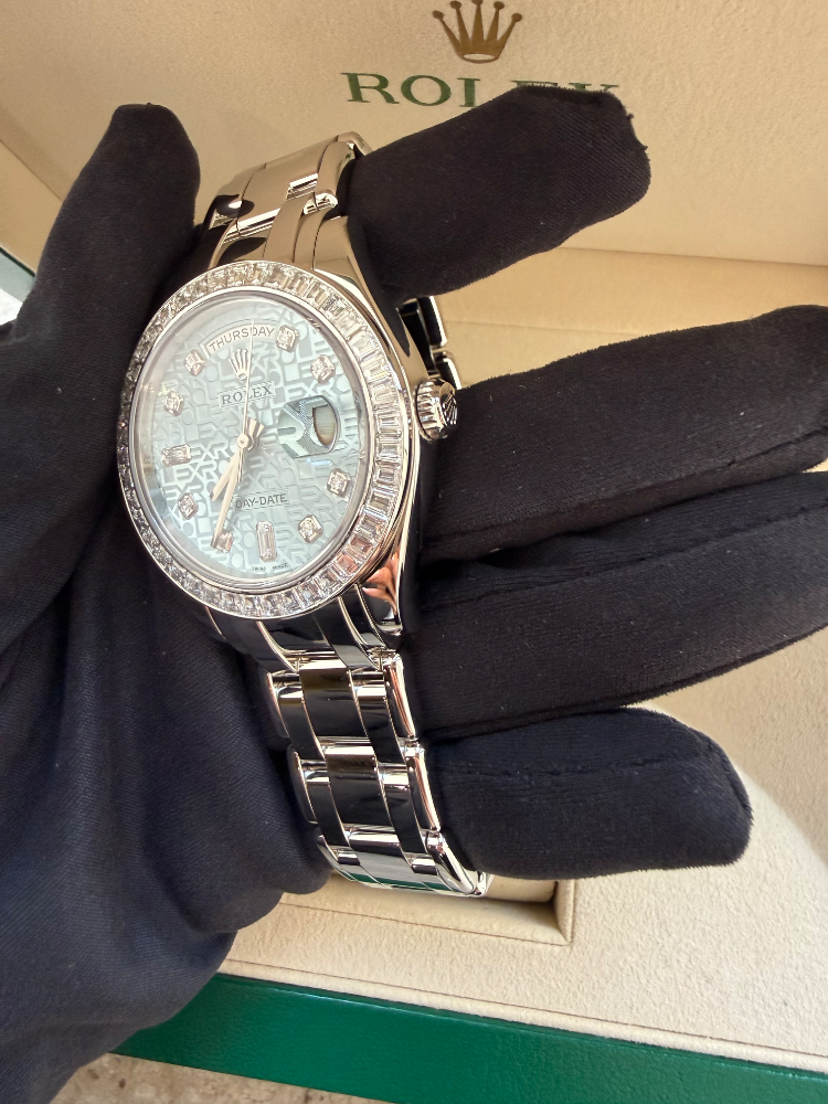Часы Rolex Day-Date 39 mm Perlmaster 18946