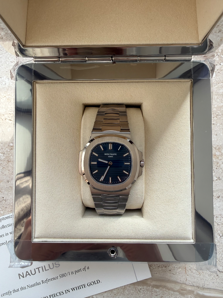 Часы Patek Philippe Nautilus 5810/1G-001 50th Anniversary