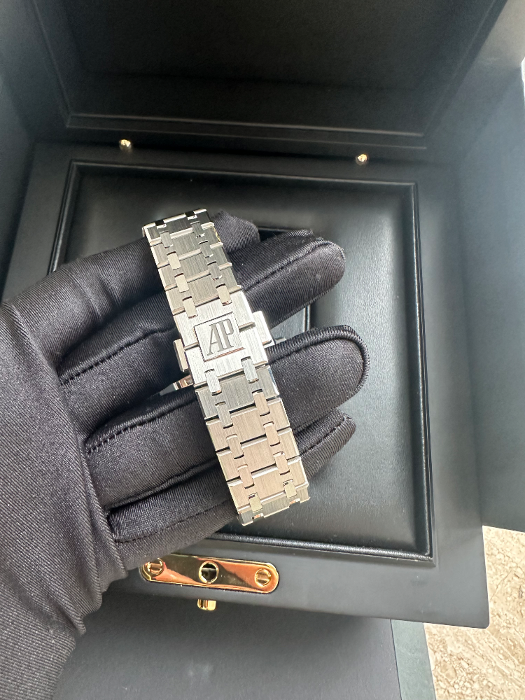 Часы AUDEMARS PIGUET ROYAL OAK 37 mm 15550ST.OO.1356ST.06