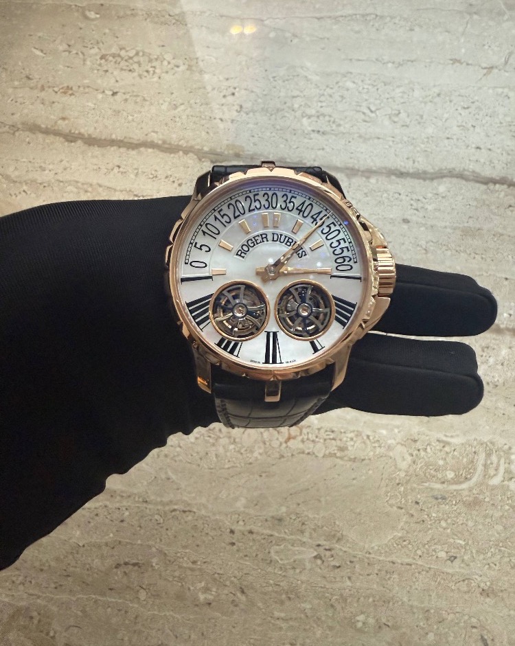 Часы Roger Dubuis EXCALIBUR DOUBLE TOURBILLON EX45 01 5 N1.67A