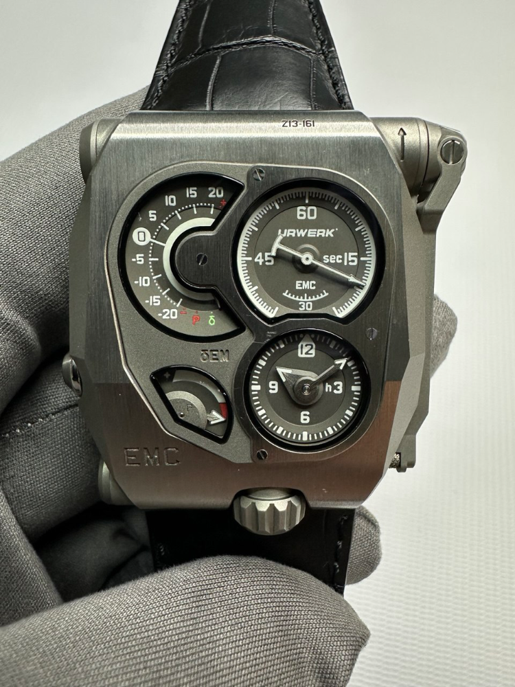 Часы Urwerk EMC