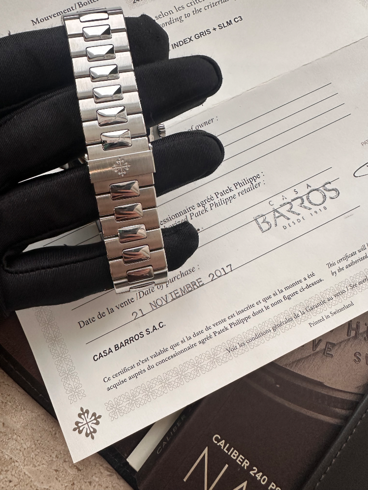 Часы Patek Philippe Nautilus 5712/1A-001