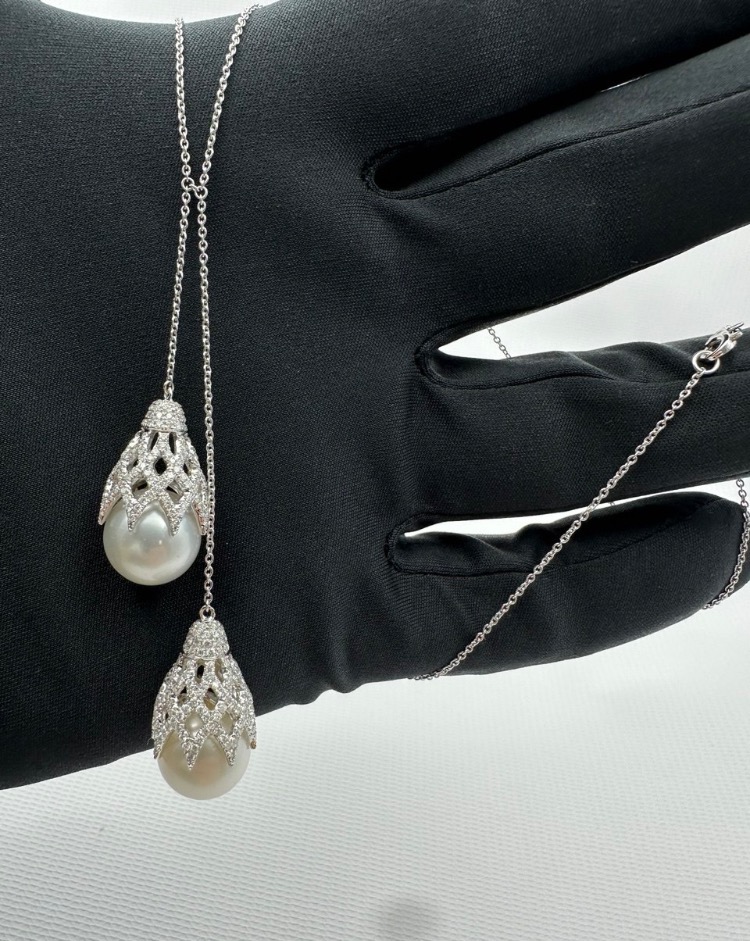 Подвеска RALFDIAMONDS С ЖЕМЧУГОМ И БРИЛЛИАНТАМИ.