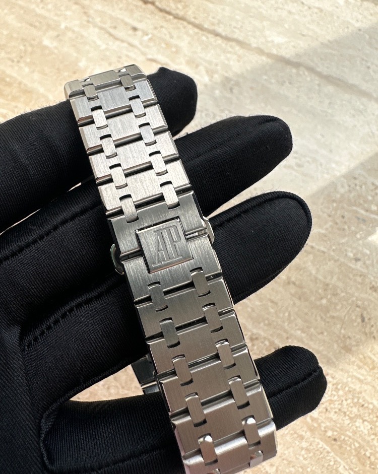 Часы AUDEMARS PIGUET ROYAL OAK SELFWINDING 39 MM 15300ST.OO.1220ST.03