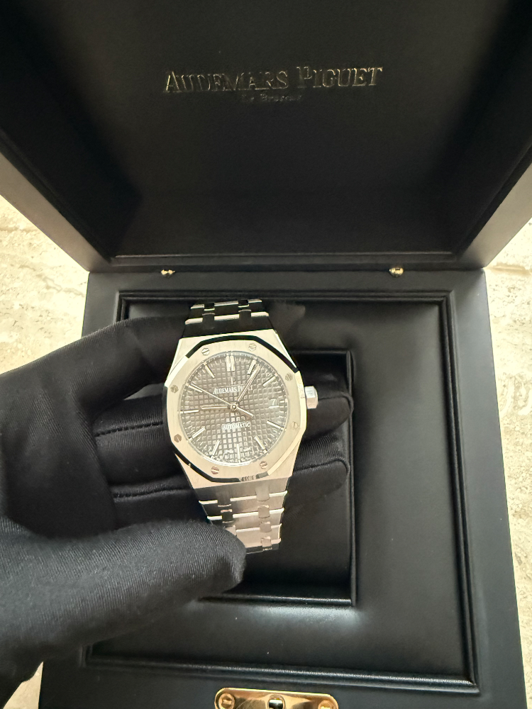 Часы AUDEMARS PIGUET ROYAL OAK 37 mm 15450ST.OO.1256ST.02