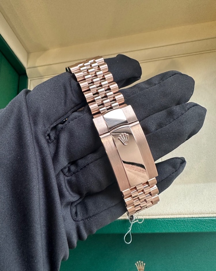Часы Rolex Sky-Dweller Oyster 42 mm Everose-Gold 336935