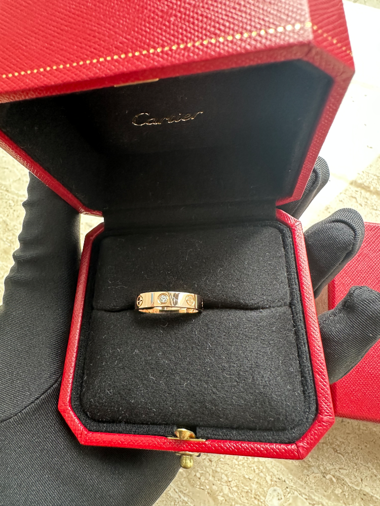 Кольцо Cartier LOVE RING SMALL MODEL 1 DIAMOND B4050752