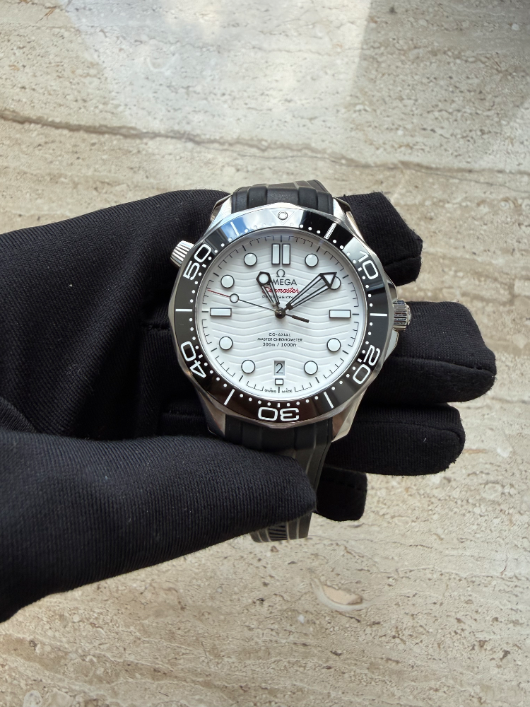 Часы Omega SEAMASTER DIVER 300M 210.32.42.20.04.001