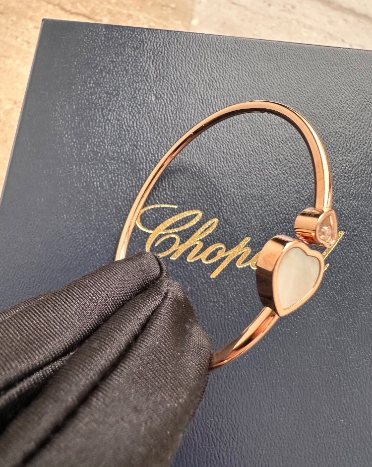 Браслет Chopard HAPPY HEARTS BANGLE MOTHER-OF-PEARL ROSE GOLD (SIZE S) 857482-5302