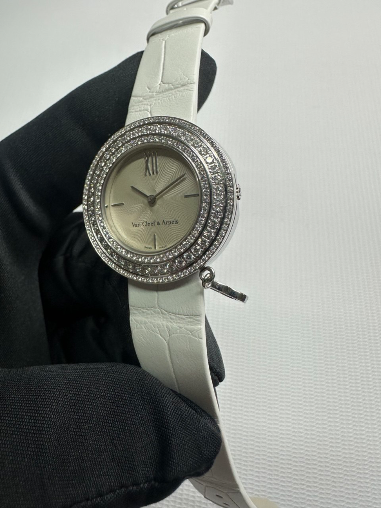 Часы Van Cleef & Arpels Charms Womens Watch VCARM95300
