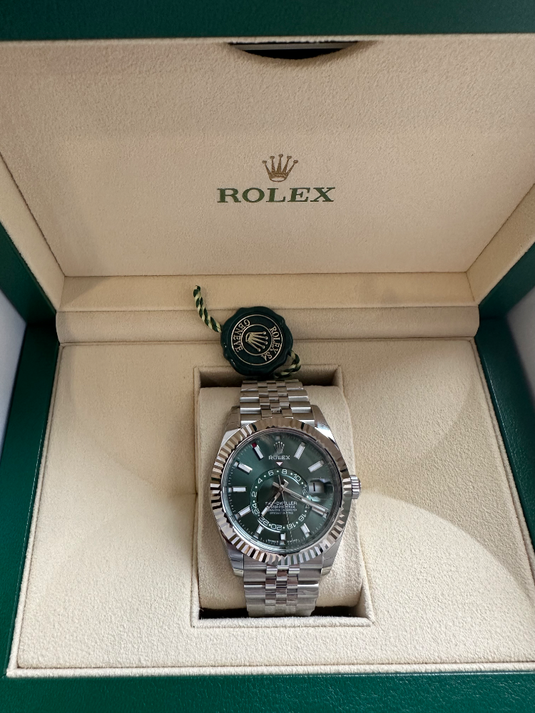 Часы Rolex Sky-Dweller 42mm Steel and White Gold 336934-0002