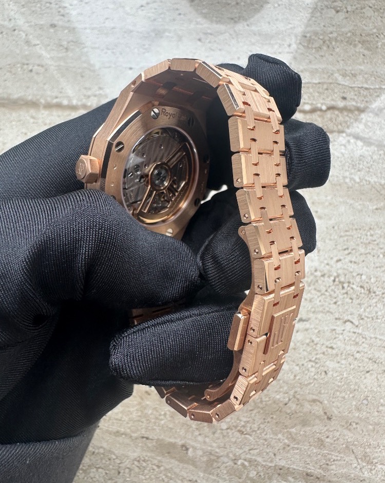 Часы AUDEMARS PIGUET ROYAL OAK SELFWINDING 37mm 15551OR.ZZ.1356OR.05