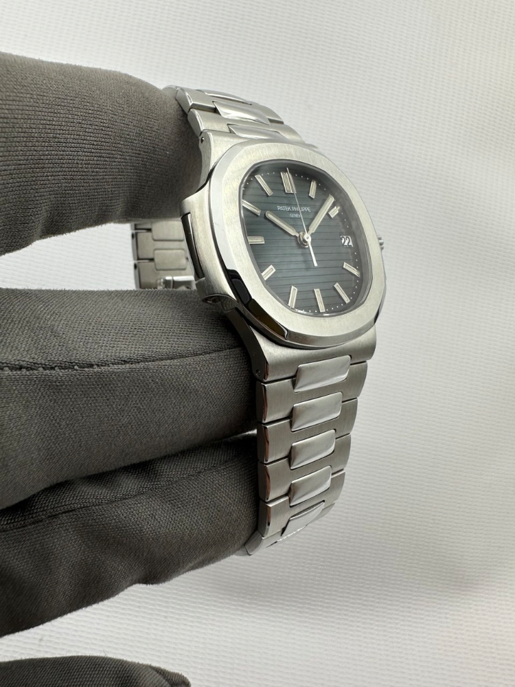Часы Patek Philippe Nautilus 5800/1A-001